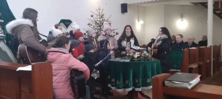 Kisgejőci Gyöngykaláris Kórusiskola karácsonyi koncertje